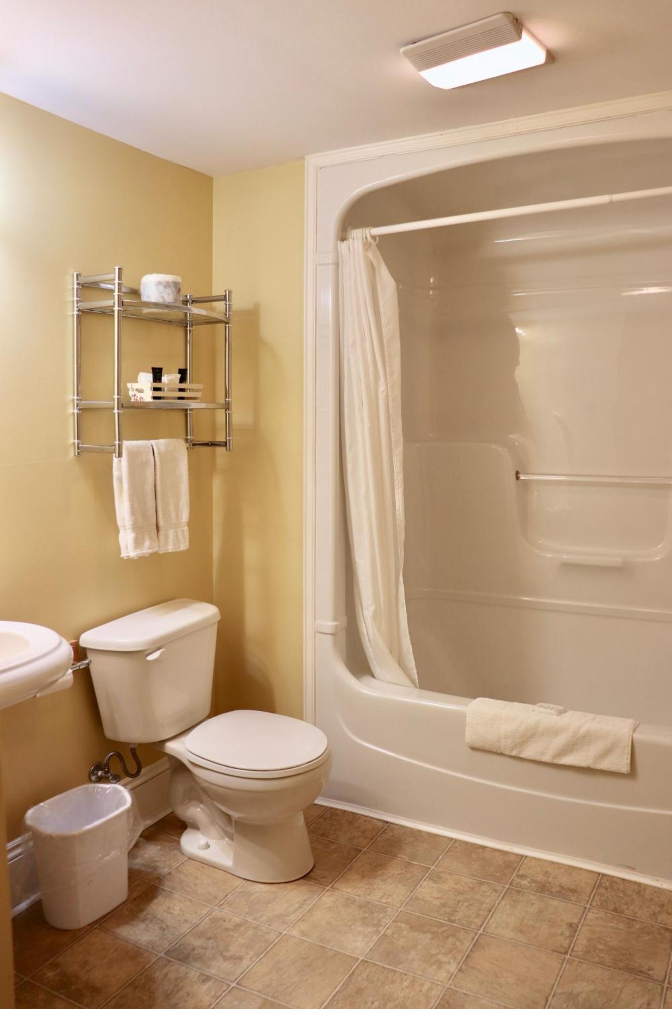 Shining Waters Country Inn Кавендиш Экстерьер фото