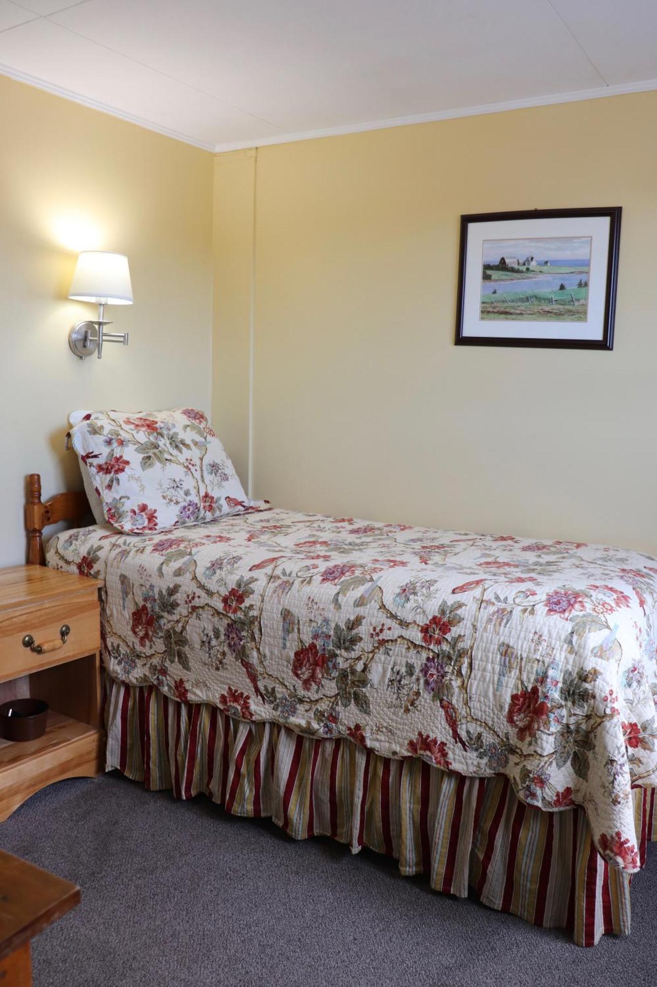 Shining Waters Country Inn Кавендиш Экстерьер фото