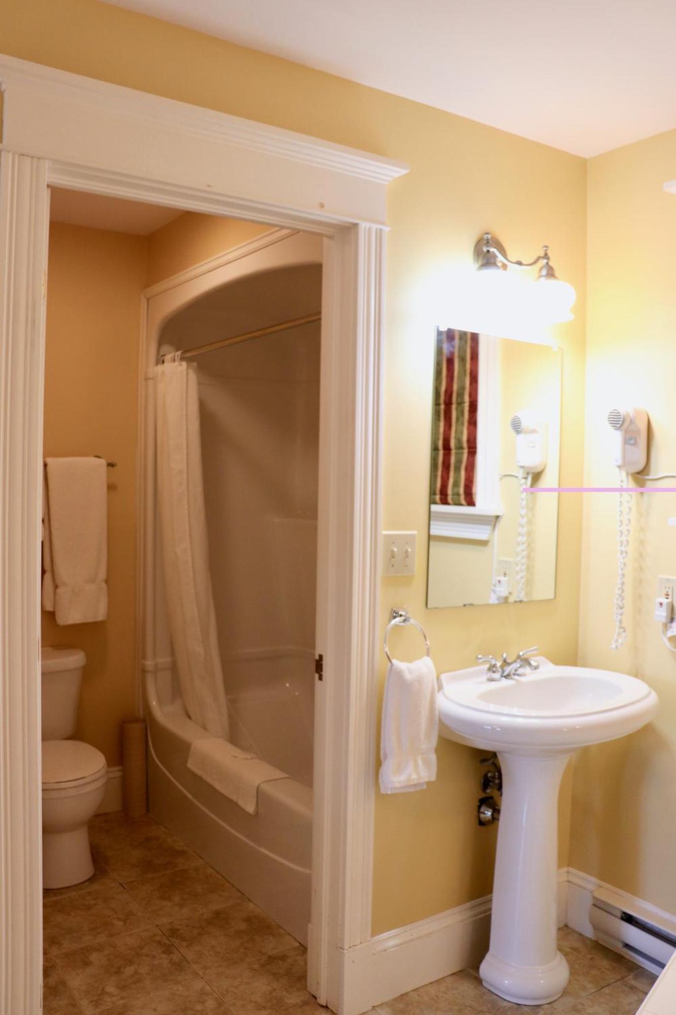 Shining Waters Country Inn Кавендиш Экстерьер фото
